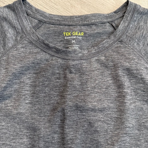 Tek Gear Heather Gray Women's Short Sleeve Tee - Picture 2 of 2